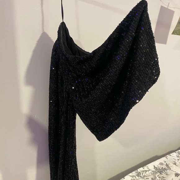 Endless Rose One Sleeve Sequin Top - Picture 2 of 4